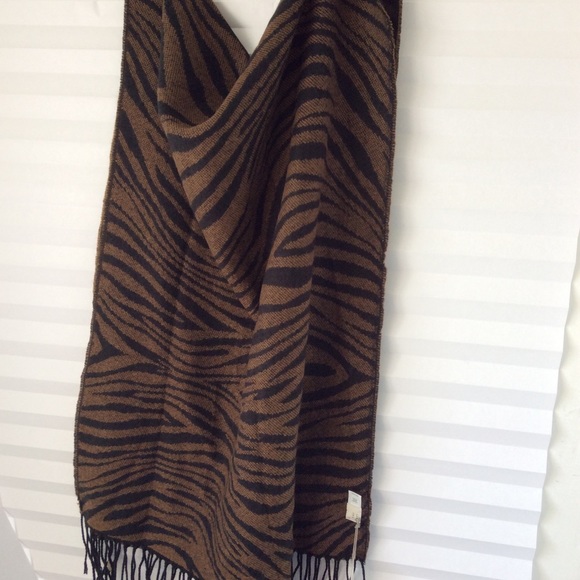 Scarf/Wrap - Picture 4 of 4